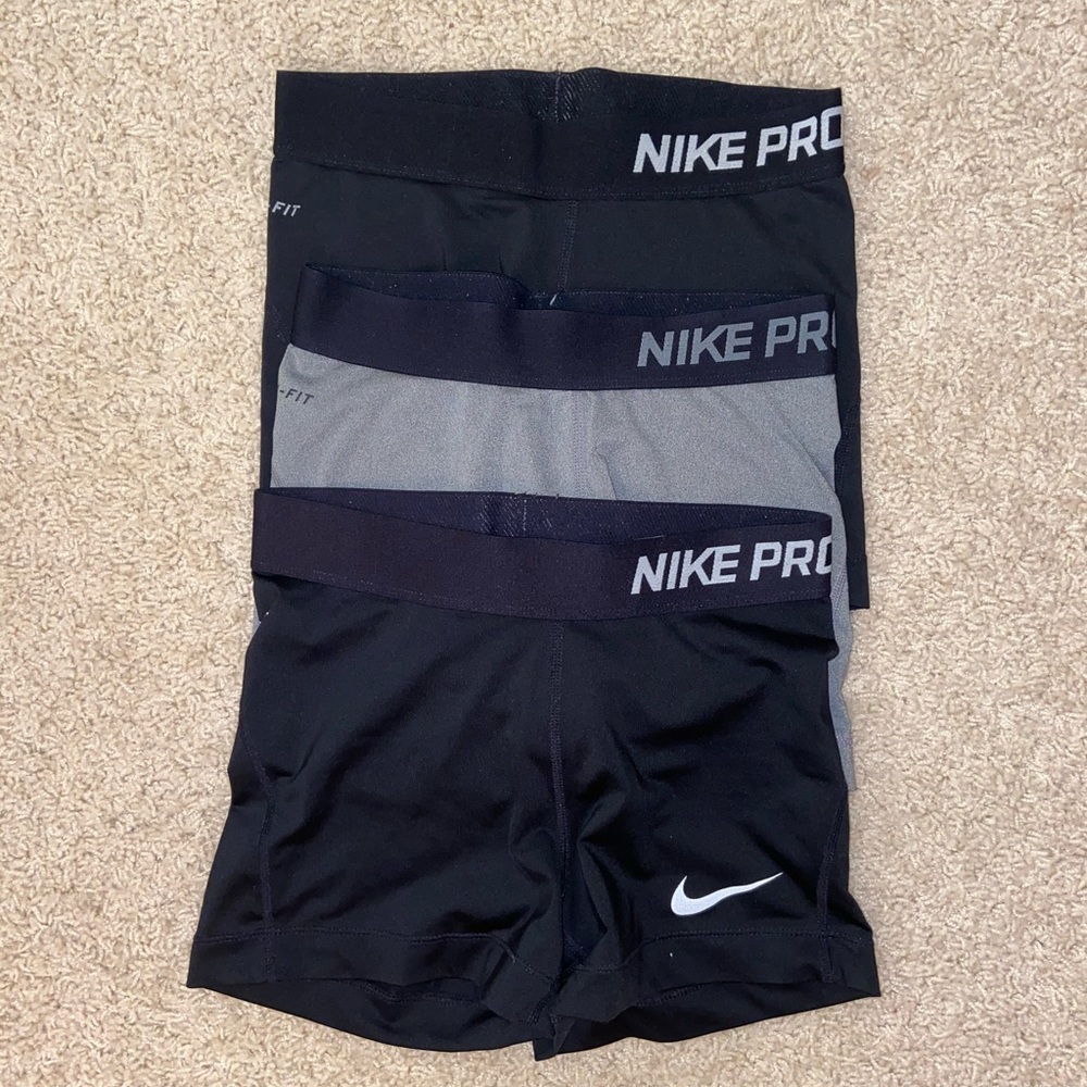 Nike Pro Women’s Spandex Shorts in Black/Grey
